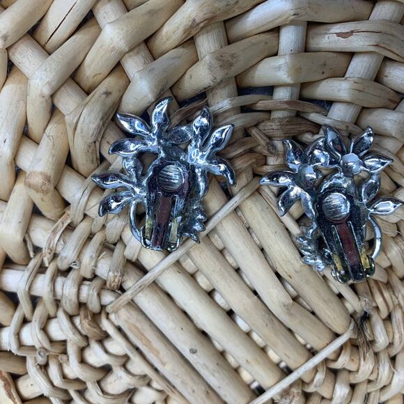 Vintage Silver Floral Cluster Clip Earrings 1.25" x 1.25" - Picture 3 of 4